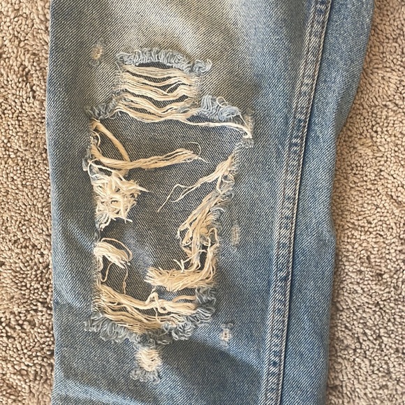 Zara Basics Light Wash Denim Ripped Jeans - Picture 2 of 4